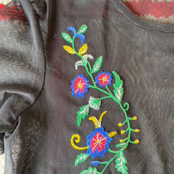 Zara Trafaluc Mesh Flower Embroidered Tee S - Picture 2 of 6